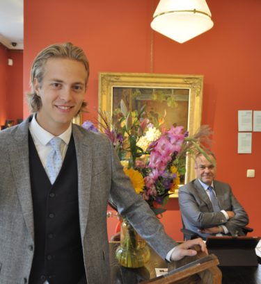 Live veiling met Kas Buunk (veilingmeester) en mr. S.P.P.M. Soons (notaris)